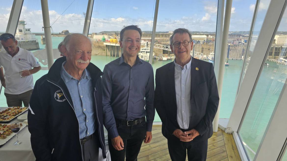 Départ en route directe de Jersey à Granville pour la première étape du Tour des Ports de  La Manche